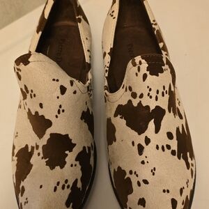 Womens Beige and Brown Cowhide-Print Slip-On Loafers